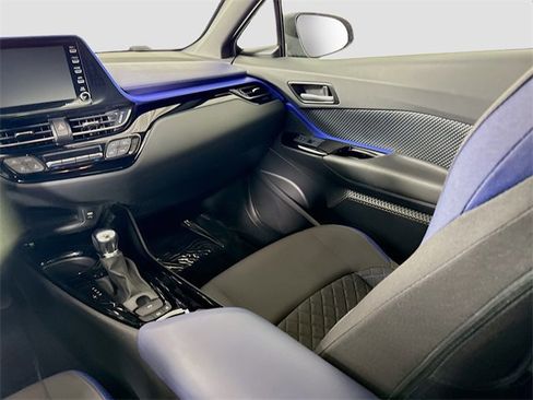 Certified 2022 Toyota C-HR XLE image 21