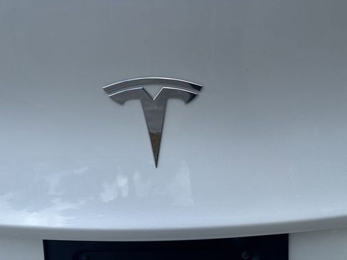 Used 2021 Tesla Model Y Long Range AWD/4WD image 11