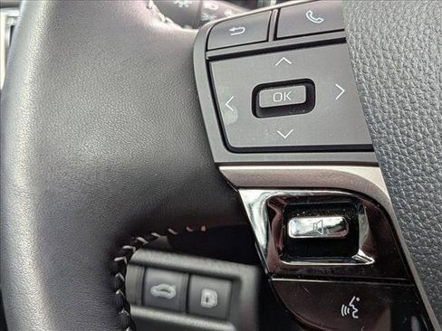 Used 2025 Toyota Camry SE image 11