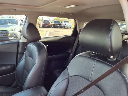 Used 2021 Kia Niro Touring image 27
