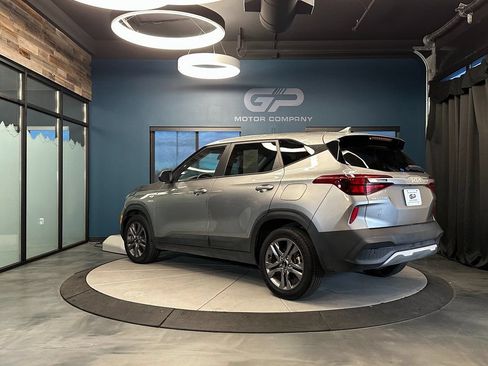 Used 2023 Kia Seltos LX AWD/4WD image 5