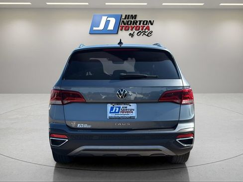 Used 2023 Volkswagen Taos SE w/ Panoramic Sunroof Package FWD image 6