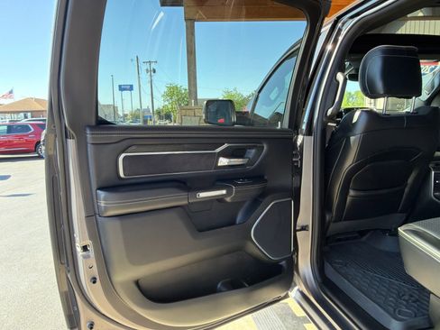 Used 2024 RAM 1500 Laramie AWD/4WD image 6