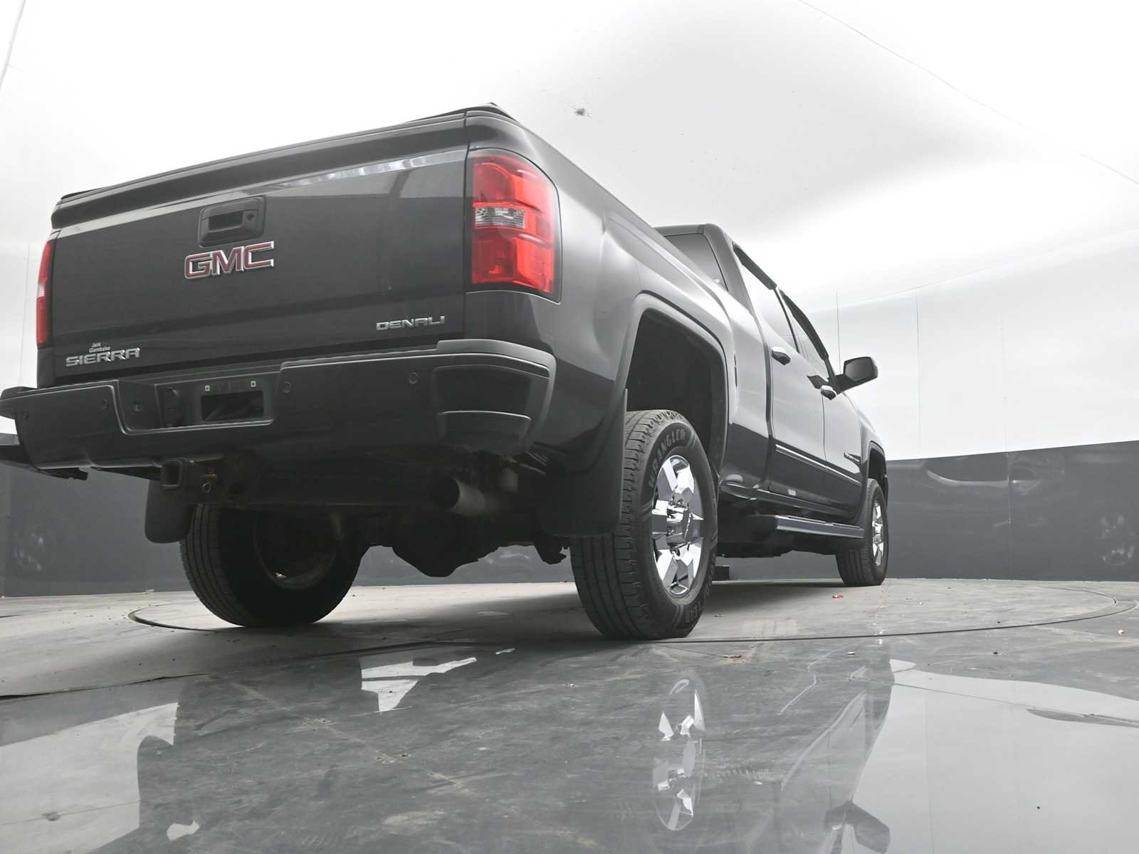 Used 2015 GMC Sierra 2500 Denali w/ Driver Alert Package AWD/4WD image 33