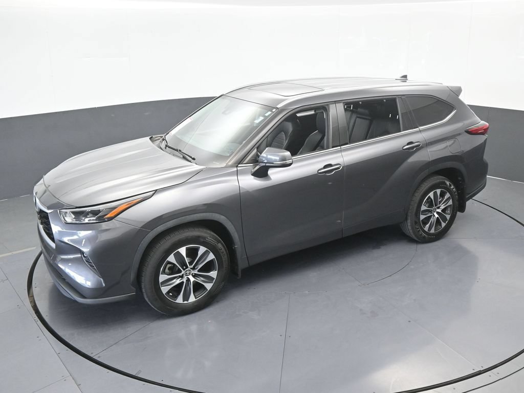 Used 2022 Toyota Highlander XLE AWD/4WD image 47