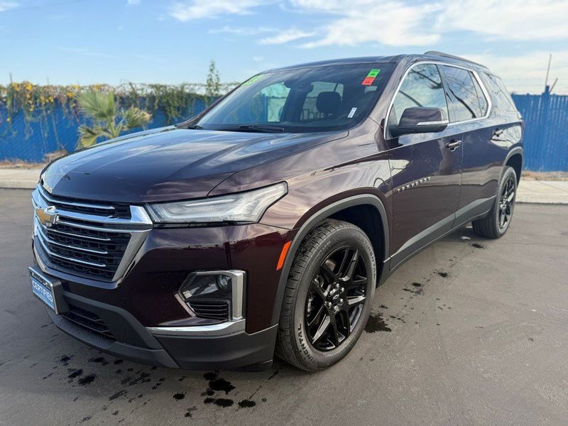 Certified 2023 Chevrolet Traverse LT image 1