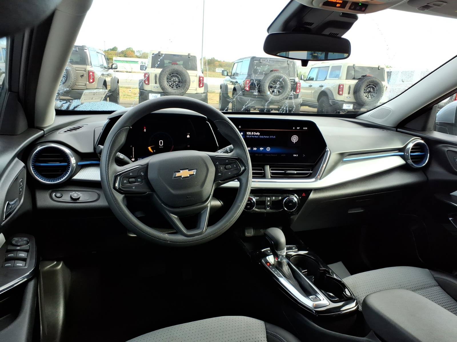Used 2025 Chevrolet Trax LT FWD image 14