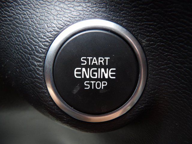 Used 2020 Volvo XC40 T5 R-Design AWD/4WD image 22