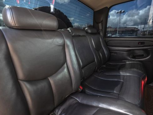 Used 2005 Chevrolet Silverado 2500 LT w/ Heavy-Duty Power Package image 32