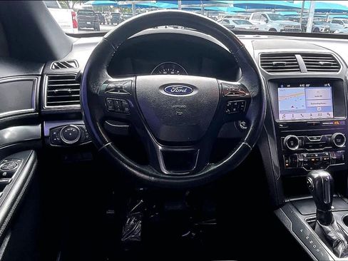 Used 2019 Ford Explorer XLT w/ Equipment Group 202A FWD image 6