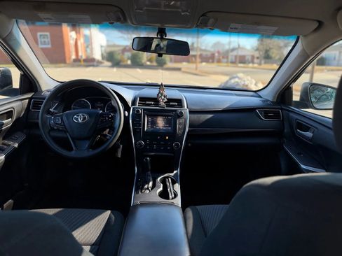 Used 2016 Toyota Camry LE FWD image 14