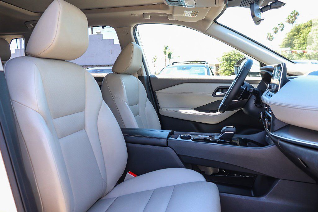 Certified 2023 Nissan Rogue SV w/ SV Premium Package AWD/4WD image 16
