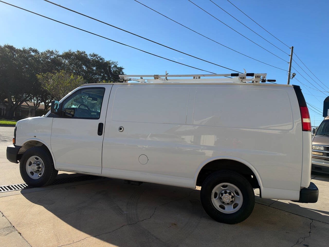 Used 2015 Chevrolet Express 2500 RWD image 21