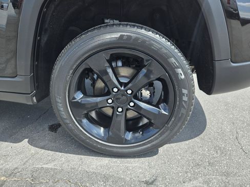 Used 2023 Jeep Grand Cherokee Altitude RWD image 35