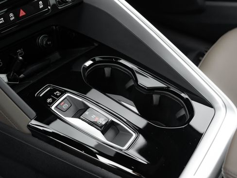 Certified 2025 Audi Q5 Premium w/ Convenience Package AWD/4WD image 17