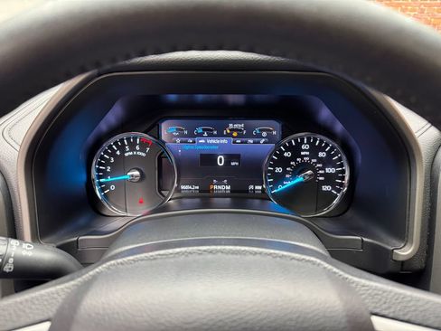 Used 2020 Ford Expedition XLT w/ Equipment Group 202A AWD/4WD image 17
