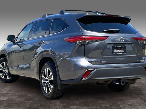Used 2020 Toyota Highlander XLE AWD/4WD image 12