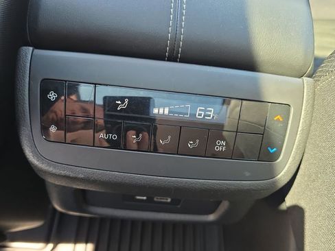 Used 2022 Nissan Pathfinder SV w/ SV Premium Package AWD/4WD image 25