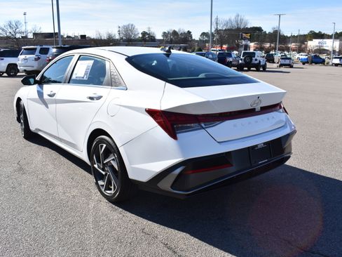 Used 2025 Hyundai Elantra SEL image 7