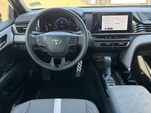 Certified 2025 Toyota Camry SE image 9