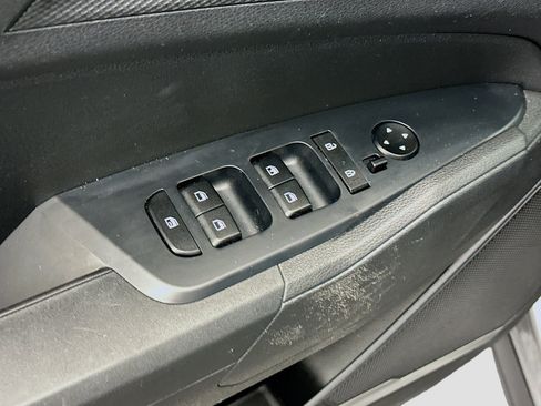 Used 2024 Kia Sportage LX image 15