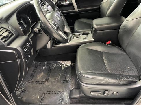 Used 2016 Toyota 4Runner Limited image 17
