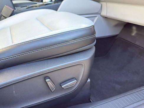 Certified 2025 Ford Escape Platinum w/ Class II Trailer Tow Package image 25