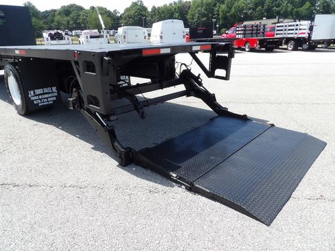 Used 2018 Ford F750 2WD Regular Cab Super Duty image 34