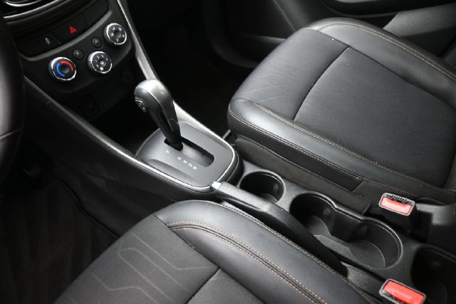 Used 2021 Chevrolet Trax LT w/ LT Convenience Package FWD image 28