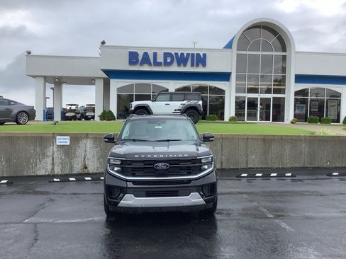 New 2026 Ford Expedition Max Platinum w/ Platinum Ultimate Package AWD/4WD image 2