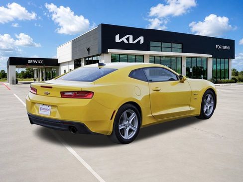 Used 2017 Chevrolet Camaro LT RWD image 5