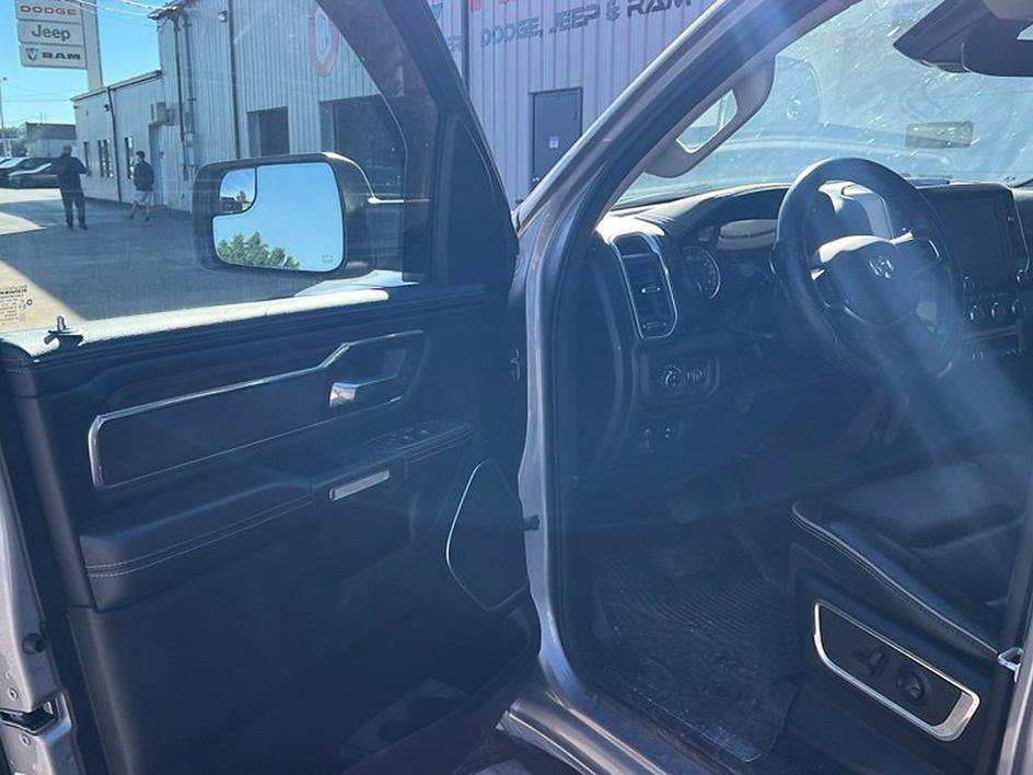 Used 2022 RAM 1500 Laramie AWD/4WD image 9
