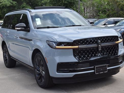 New 2026 Lincoln Navigator Reserve w/ Jet Appearance Package AWD/4WD image 10
