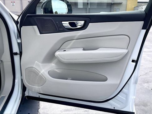 New 2026 Volvo XC60 T8 Ultra w/ Protection Package Premier image 30