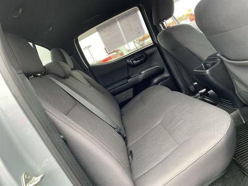Used 2018 Toyota Tacoma TRD Sport image 12
