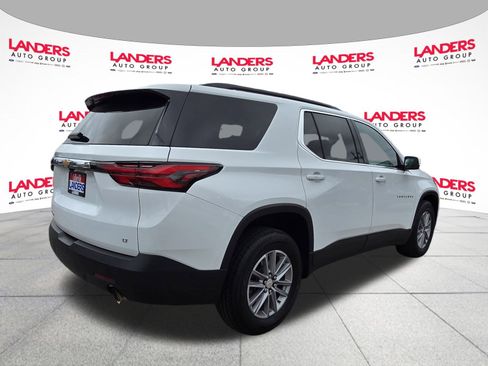 Used 2022 Chevrolet Traverse LT image 3