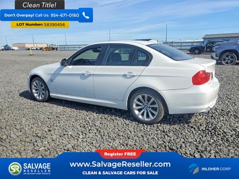 Used 2011 BMW 328i xDrive Sedan AWD/4WD image 3
