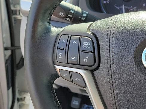 Used 2018 Toyota Highlander Limited AWD/4WD image 31