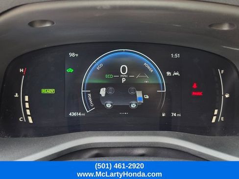 Used 2025 Toyota Camry SE FWD image 29
