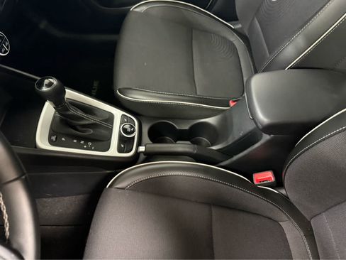 Used 2022 Hyundai Venue Limited FWD image 21