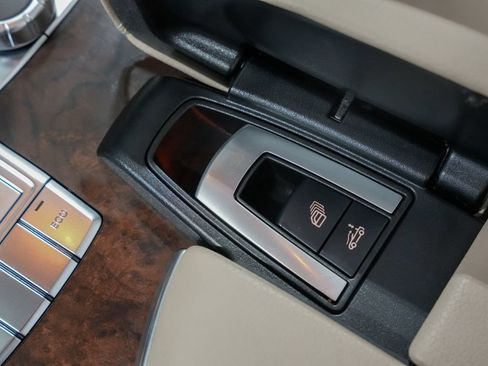 Used 2013 Mercedes-Benz SL 550 image 19
