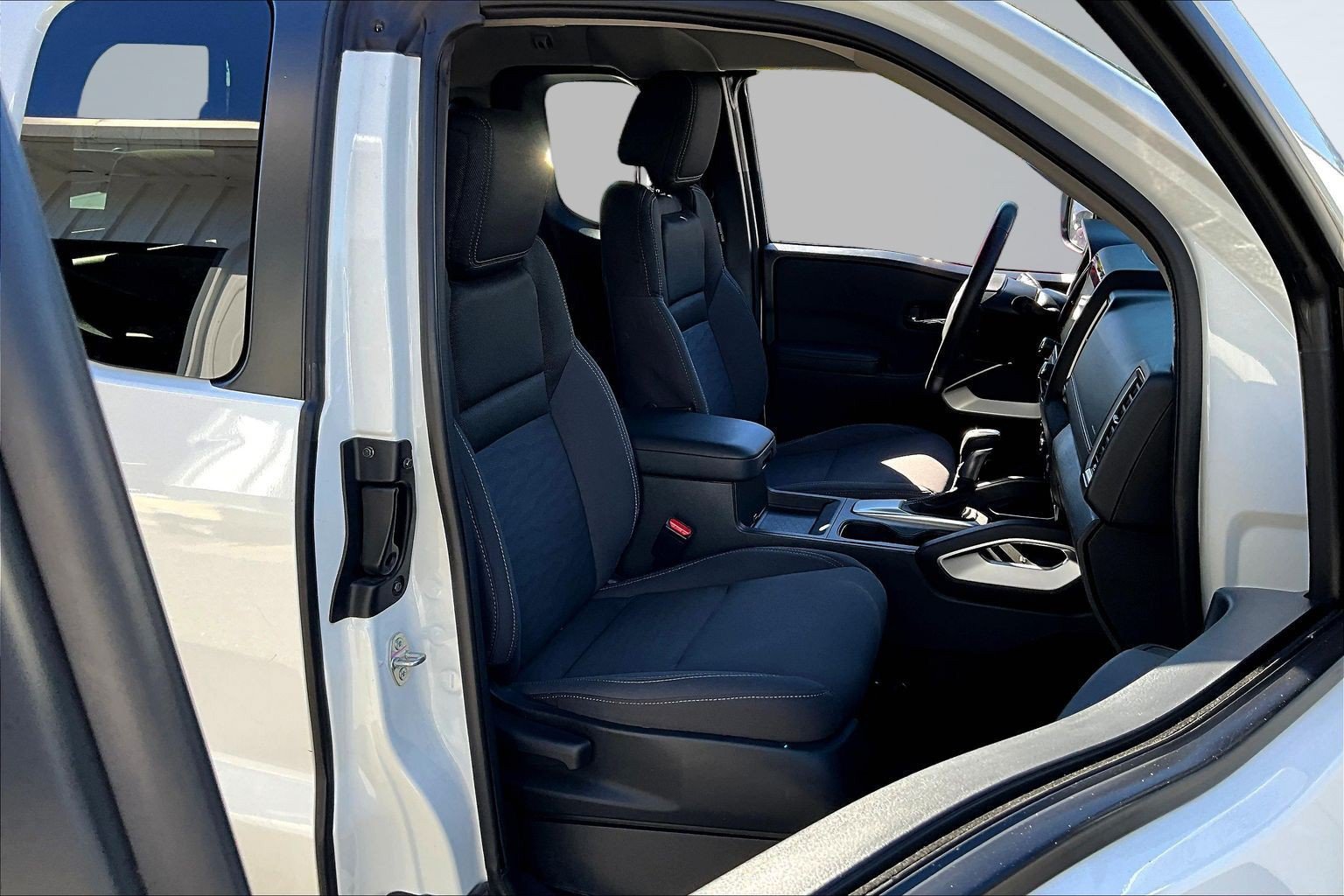 Used 2024 Nissan Frontier SV w/ SV Convenience Package RWD image 26