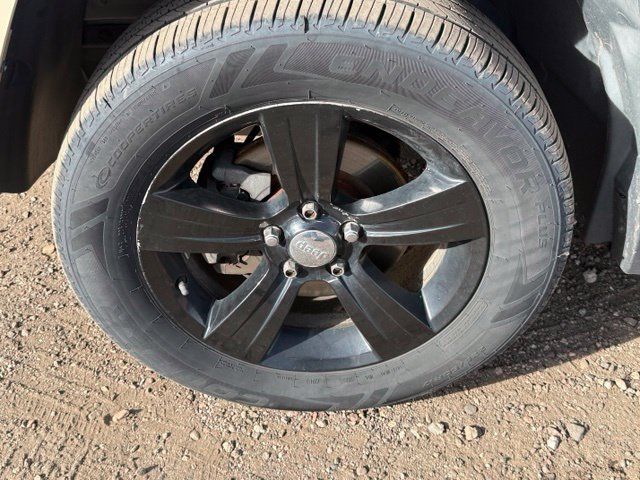 Used 2017 Jeep Patriot Latitude AWD/4WD image 11