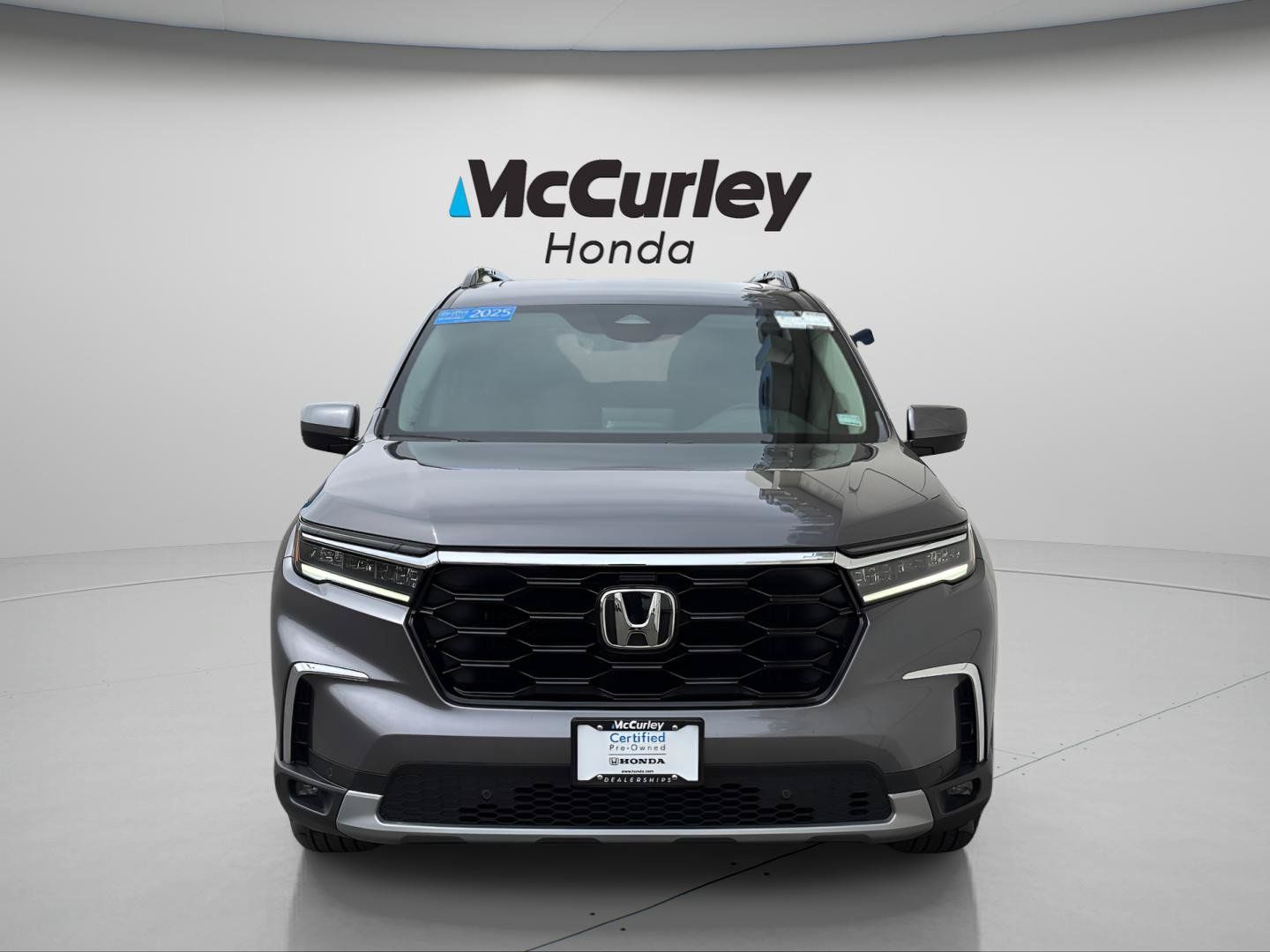 Certified 2025 Honda Pilot Touring image 9