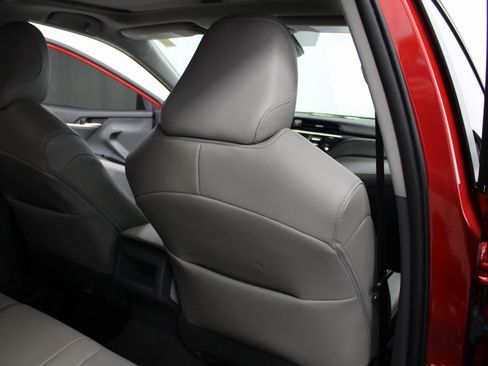 Used 2020 Toyota Camry SE image 24