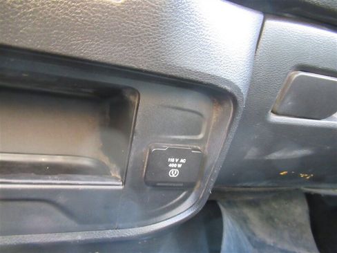 Used 2022 RAM 3500 Tradesman w/ Chrome Appearance Group image 33