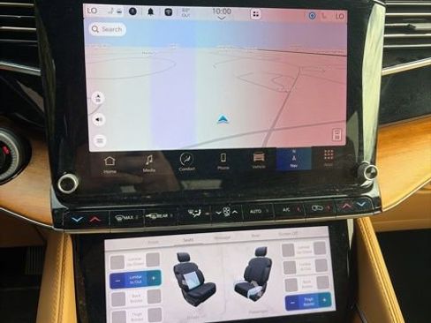 Used 2024 Jeep Grand Wagoneer Series III w/ HD Trailer Tow Package image 17