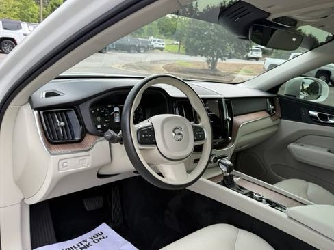 Used 2021 Volvo XC60 T5 Momentum FWD image 16