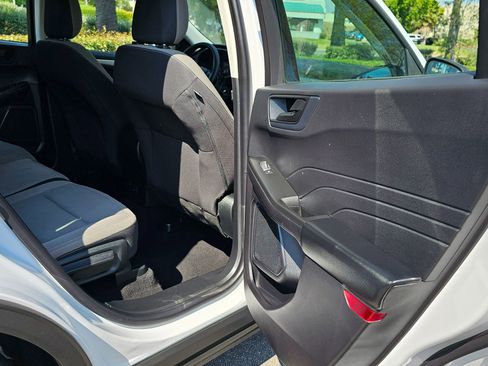 Used 2022 Ford Escape S image 23