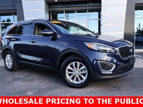Used 2017 Kia Sorento LX image 2